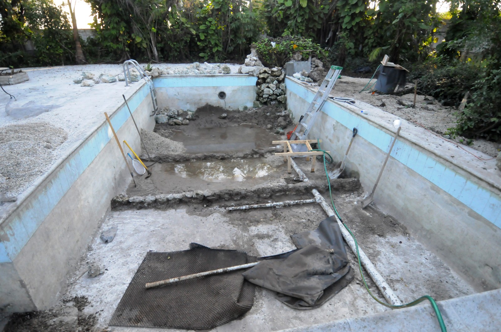 orig pool 01 - Installation in Progress