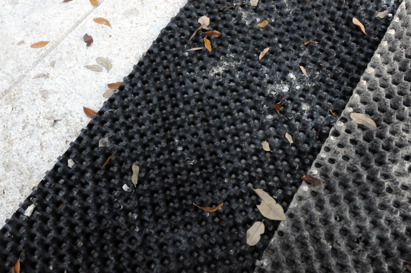 plastic liner 03 - Installation in Progress